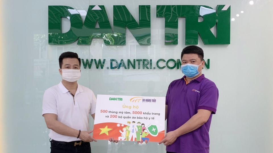 Hàng cứu trợ của bạn đọc Dân trí đã tới nơi nghìn công nhân bị mắc kẹt - 2 Hàng cứu trợ của bạn đọc Dân trí đã tới nơi nghìn công nhân bị mắc kẹt - 2