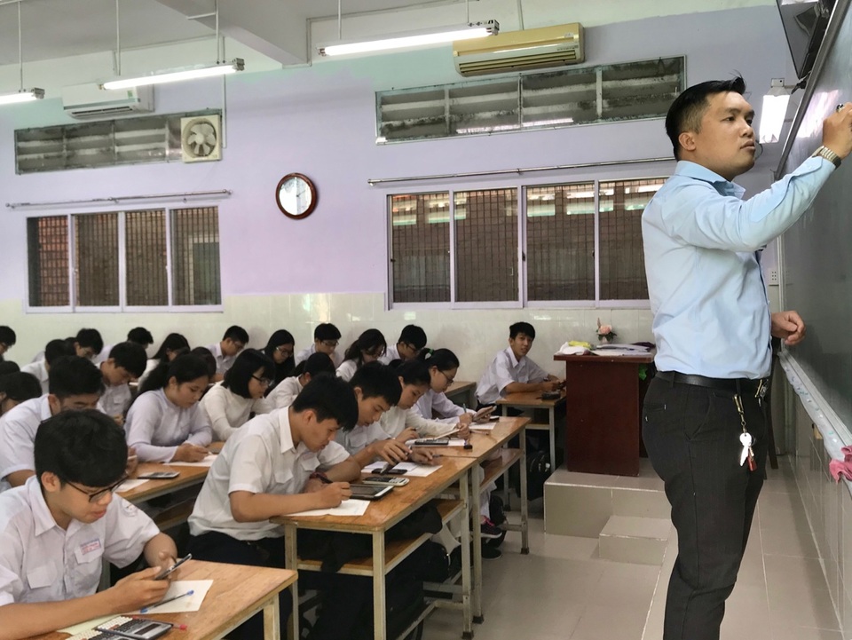 Học thêm trong trường nhiều nhất 18 tiết/tuần: “Cơi nới” quá tay? - 1 Học thêm trong trường nhiều nhất 18 tiết/tuần: “Cơi nới” quá tay? - 1