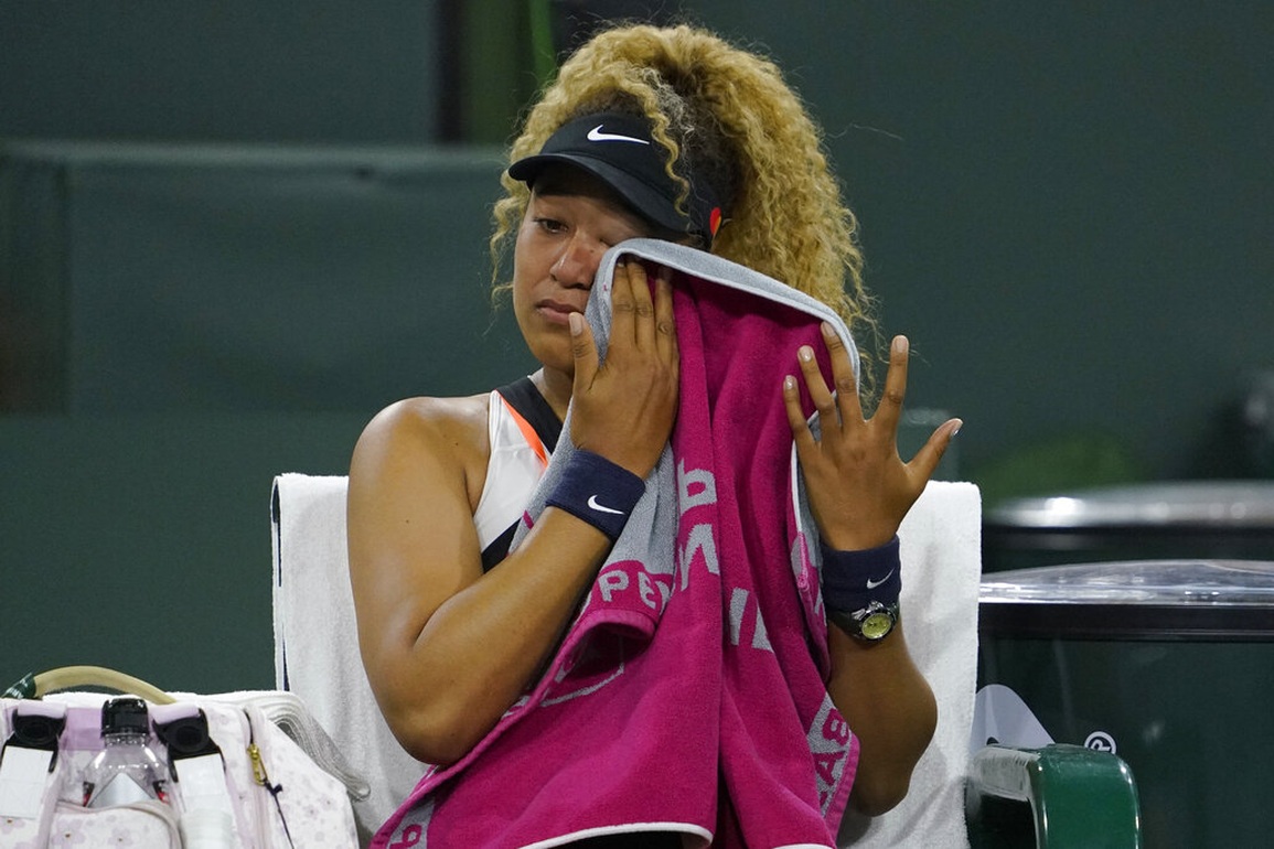 Naomi Osaka bật khóc khi bị khán giả chỉ trích - 1 Naomi Osaka bật khóc khi bị khán giả chỉ trích - 1