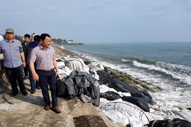 Khẩn cấp sửa chữa kè biển Cửa Đại trước mùa mưa
