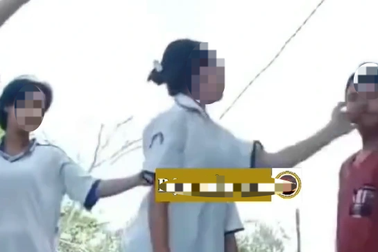 Nhóm nữ sinh lớp 7 tát tới tấp bạn gái ở Bạc Liêu