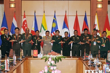 Đại tướng Phùng Quang Thanh tiếp Đoàn Tư lệnh Lục quân ASEAN