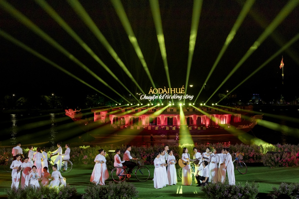 Áo dài Huế - chuyện kể từ dòng sông - Dấu ấn về nội dung, cách tổ chức - 3 Áo dài Huế - chuyện kể từ dòng sông - Dấu ấn về nội dung, cách tổ chức - 3