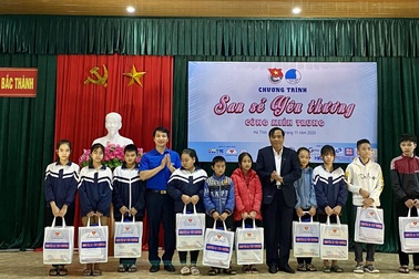 San sẻ yêu thương cùng miền Trung