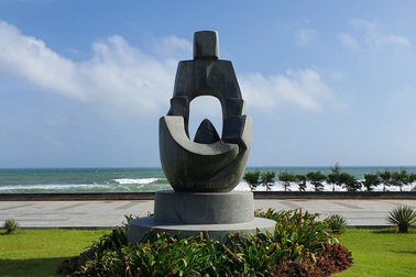 Thêm một tác phẩm điêu khắc bị sao chép ở công viên biển Tuy Hòa