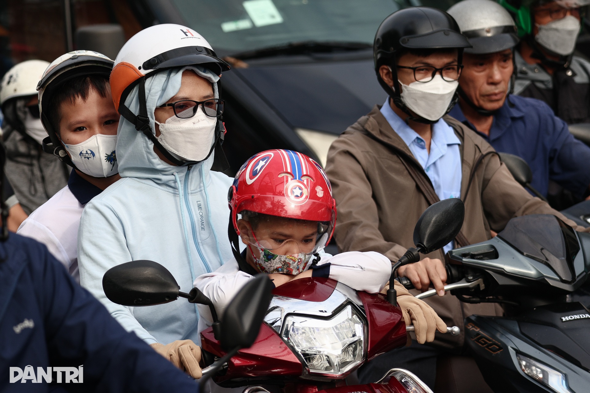 Kẹt xe không lối thoát trong sáng đầu tuần ở cửa ngõ TPHCM - 4 Kẹt xe không lối thoát trong sáng đầu tuần ở cửa ngõ TPHCM - 4