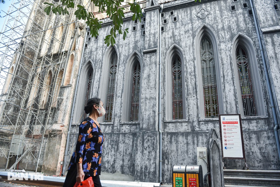 Những hình ảnh cuối cùng của Nhà thờ lớn Hà Nội trước ngày khoác áo mới - 9 Những hình ảnh cuối cùng của Nhà thờ lớn Hà Nội trước ngày khoác áo mới - 9