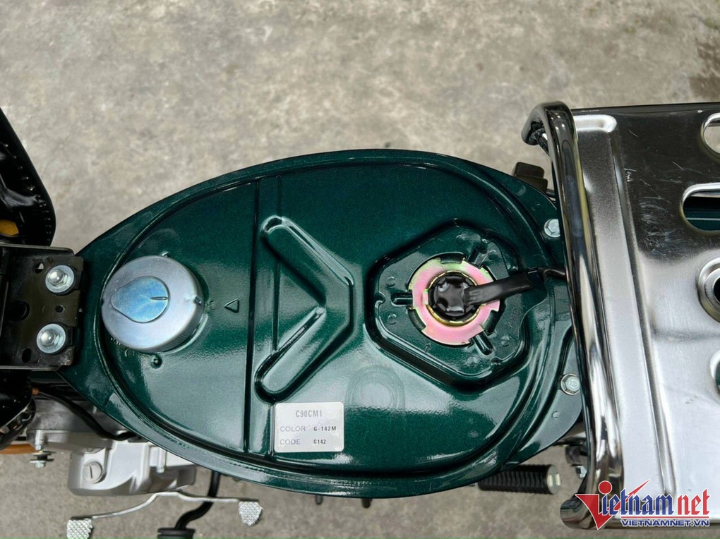 Người Việt trúng đấu giá, bỏ 250 triệu mua Honda Cub 82 đời 2001 còn zin - 6 Người Việt trúng đấu giá, bỏ 250 triệu mua Honda Cub 82 đời 2001 còn zin - 6
