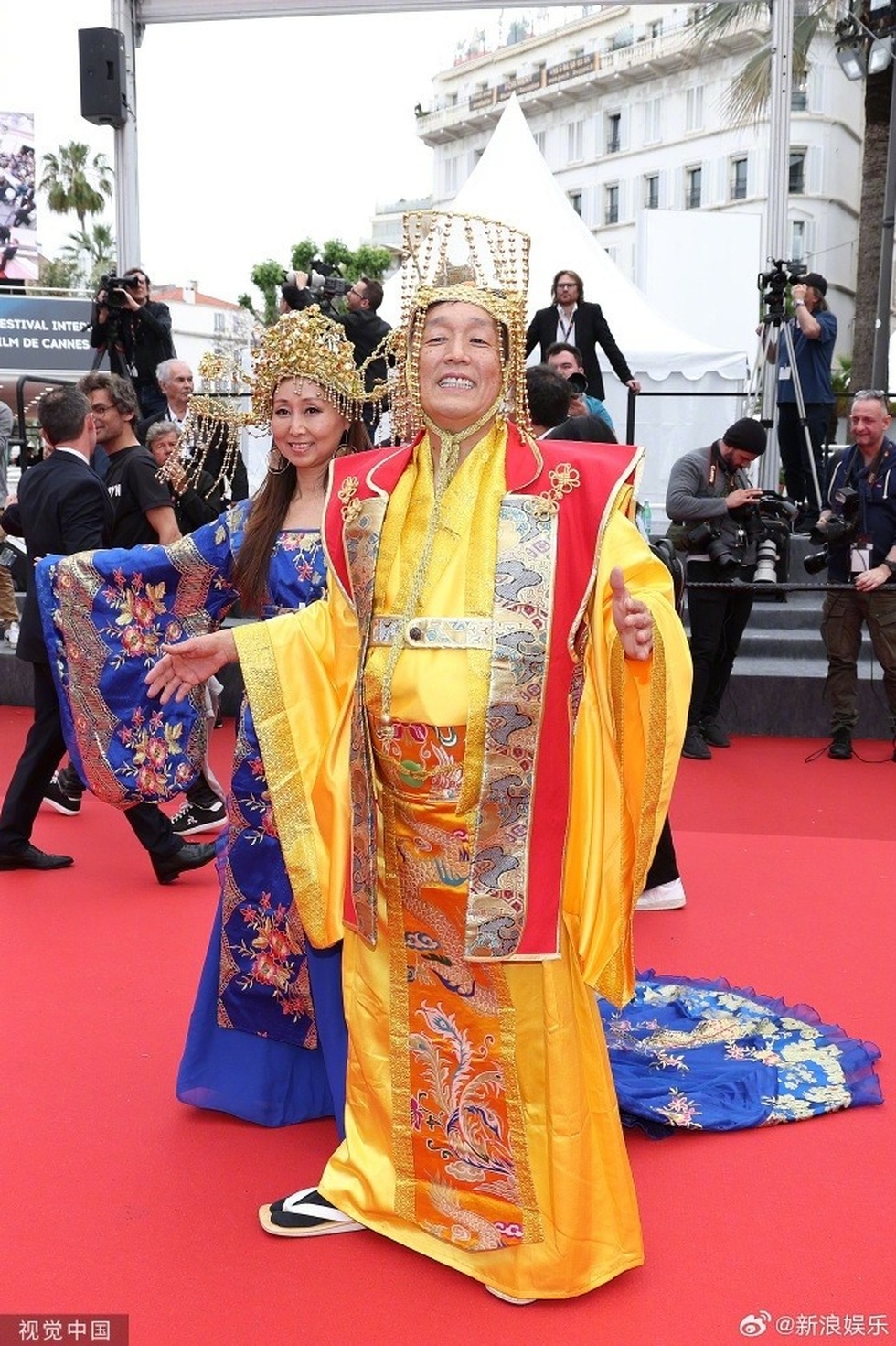 Vài phút làm lố ở Cannes, mất hàng chục ngàn USD? - 1 Vài phút làm lố ở Cannes, mất hàng chục ngàn USD? - 1