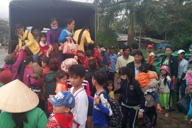 Bão không vào đất liền, dân tránh bão thở phào trở về nhà