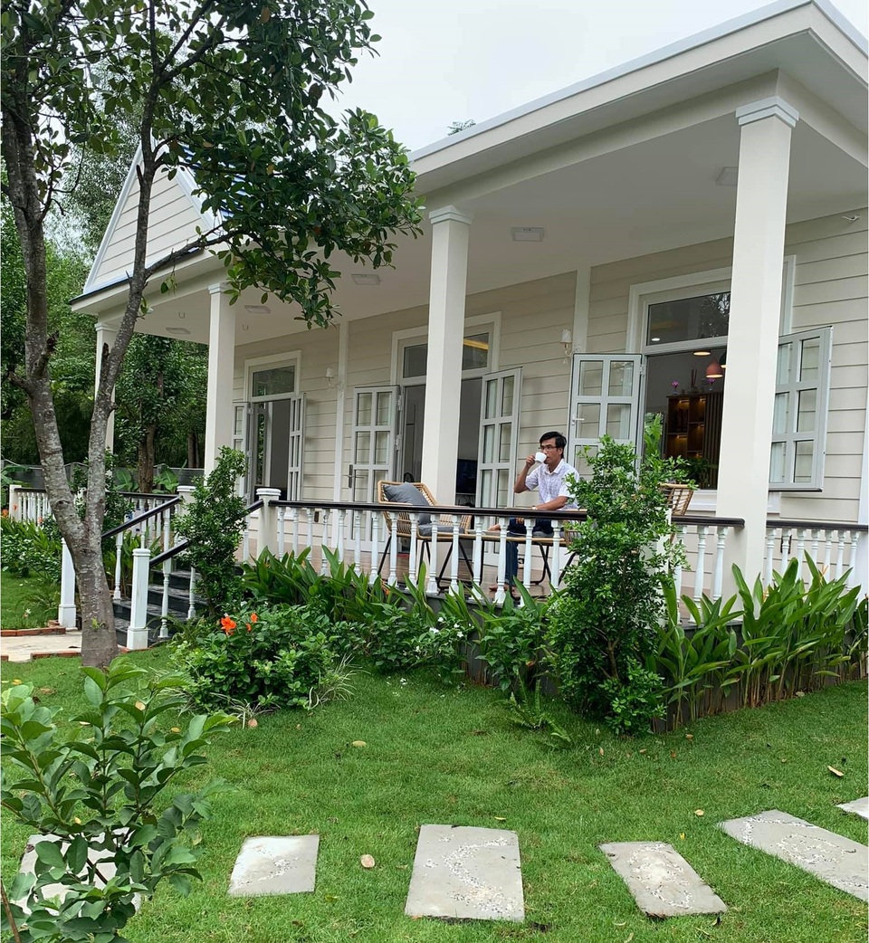 Vợ chồng trốn dịch về ngoại ô uống trà, ngắm hoa trong biệt thự đẹp mê - 4 Vợ chồng trốn dịch về ngoại ô uống trà, ngắm hoa trong biệt thự đẹp mê - 4