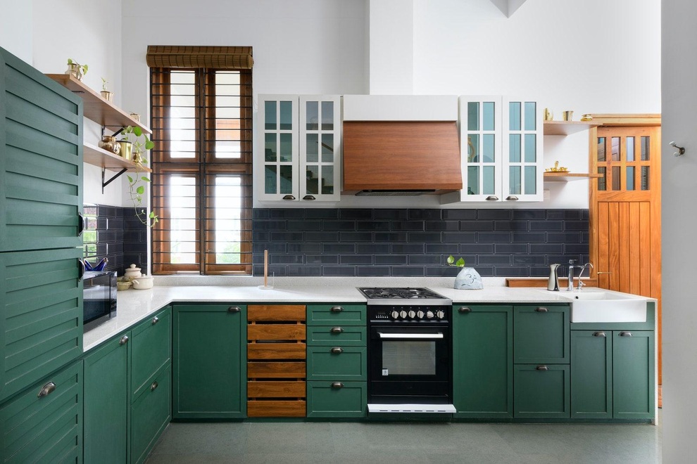 Độc đáo căn nhà 2 tầng tái chế từ đá ong và đồ cũ - 10