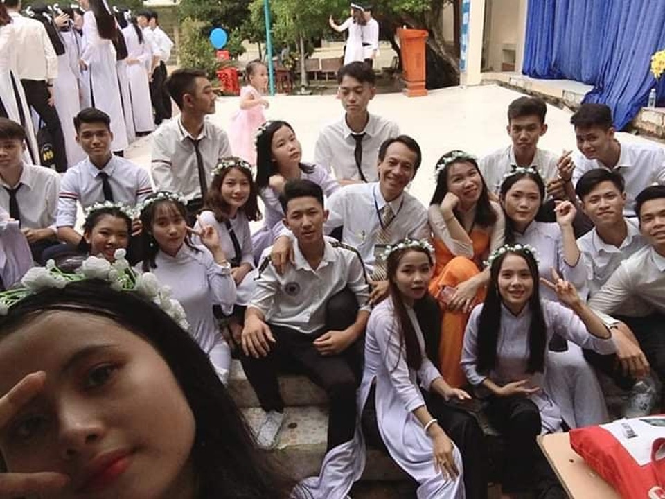 Cô giáo dạy Văn hát cải lương Truyện Kiều khiến học trò say mê - 1 Cô giáo dạy Văn hát cải lương Truyện Kiều khiến học trò say mê - 1