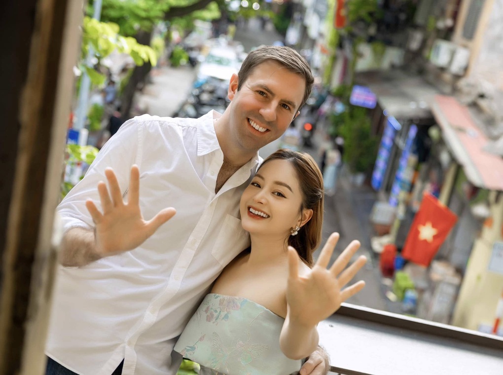 Lan Phương và chồng Tây: 8 năm không đám cưới, dừng lại gây tiếc nuối - 1 Lan Phương và chồng Tây: 8 năm không đám cưới, dừng lại gây tiếc nuối - 1