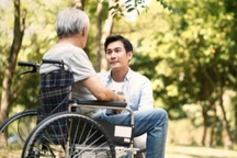 Về quê bạn gái, tôi sững sờ khi nhìn thấy bức ảnh treo trên tường nhà