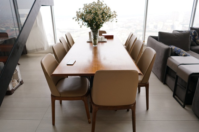 Căn penthouse “2 mặt tiền” với ban công ngập cây xanh của nữ đại gia Hà Nội - 18 Căn penthouse “2 mặt tiền” với ban công ngập cây xanh của nữ đại gia Hà Nội - 18