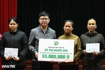 Bạn đọc Dân trí trao hỗ trợ 11 gia đình có người tử nạn trong mưa lũ