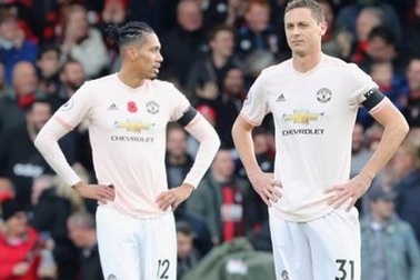 Sao MU “chống lại” truyền thống nước Anh