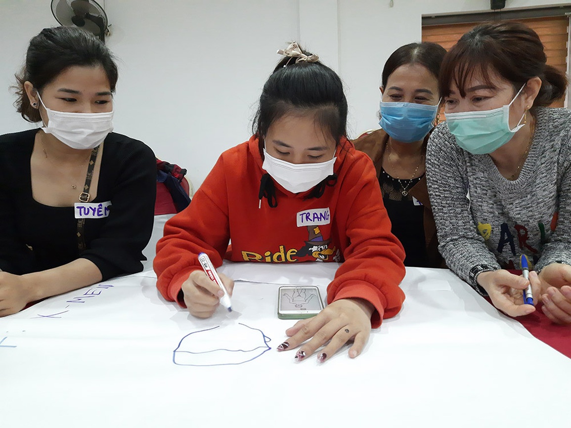 Cay đắng cô gái bị khách ép rượu, sàm sỡ, phải bỏ trốn nơi xứ người - 6 Cay đắng cô gái bị khách ép rượu, sàm sỡ, phải bỏ trốn nơi xứ người - 6
