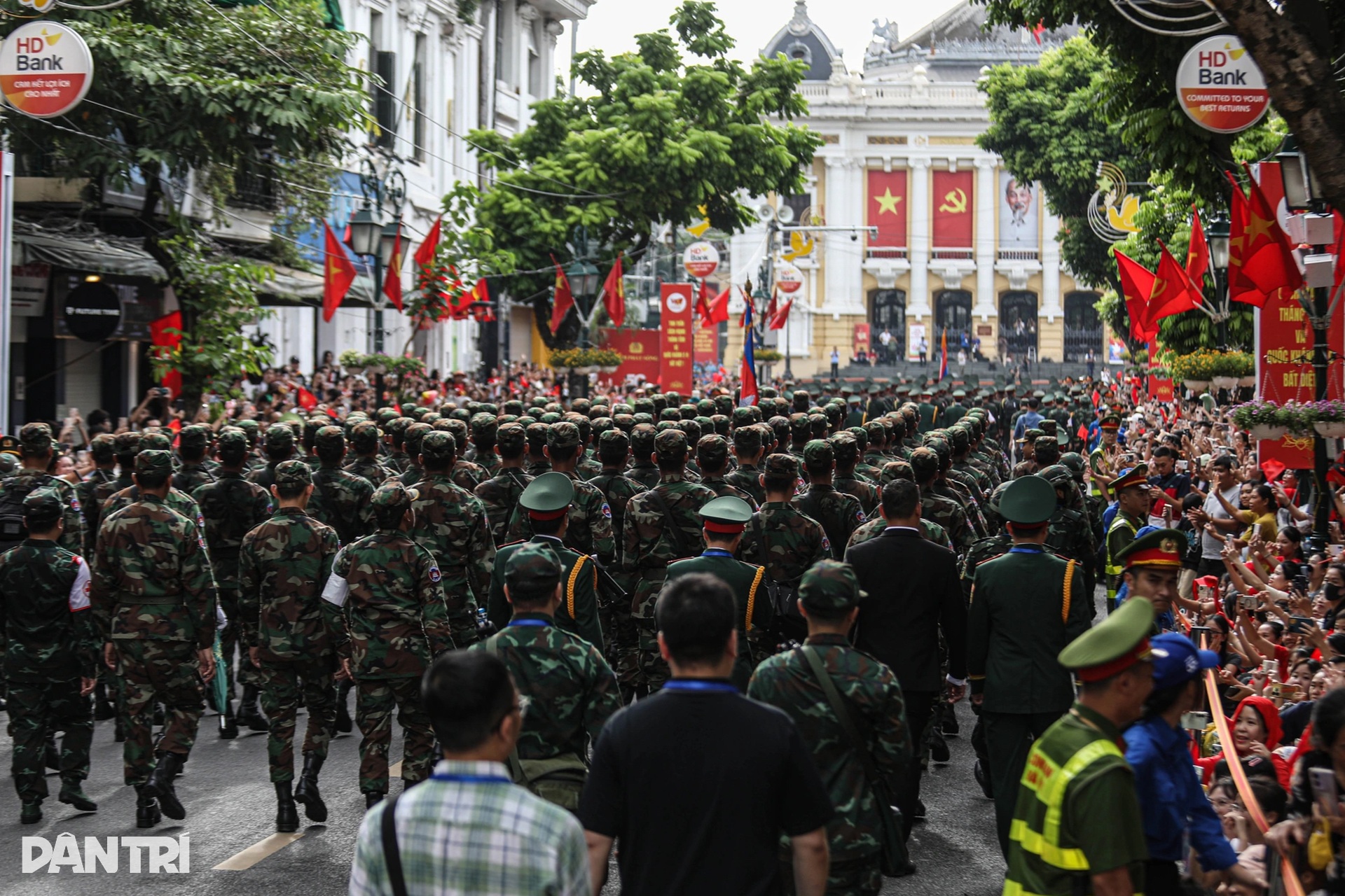 Ngắm bước diễu binh khối quân đội các nước Trung Quốc, Lào, Nga, Campuchia - 9 Ngắm bước diễu binh khối quân đội các nước Trung Quốc, Lào, Nga, Campuchia - 9