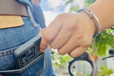 Người đàn ông có tiền án cướp, tiếp tục đi giật điện thoại ở TPHCM