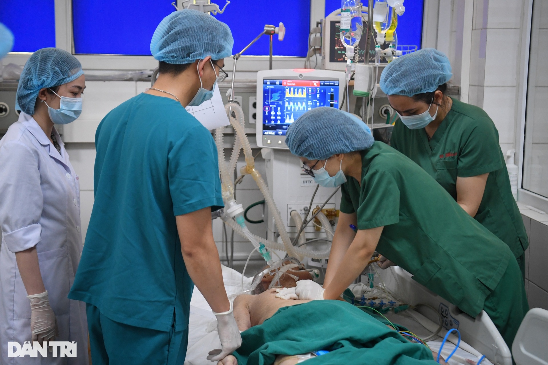30 phút nghẹt thở giành giật sự sống cho bệnh nhân tim ngừng đập - 9 30 phút nghẹt thở giành giật sự sống cho bệnh nhân tim ngừng đập - 9