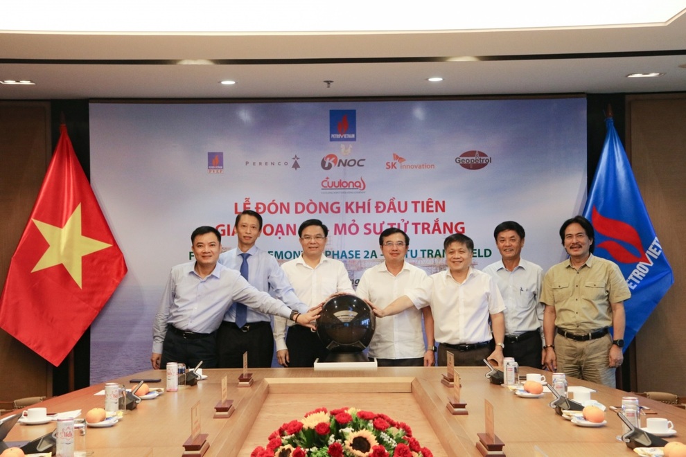 Petrovietnam tổ chức Lễ đón nhận dòng khí đầu tiên Giai đoạn 2A, mỏ Sử Tử Trắng - 3 Petrovietnam tổ chức Lễ đón nhận dòng khí đầu tiên Giai đoạn 2A, mỏ Sử Tử Trắng - 3