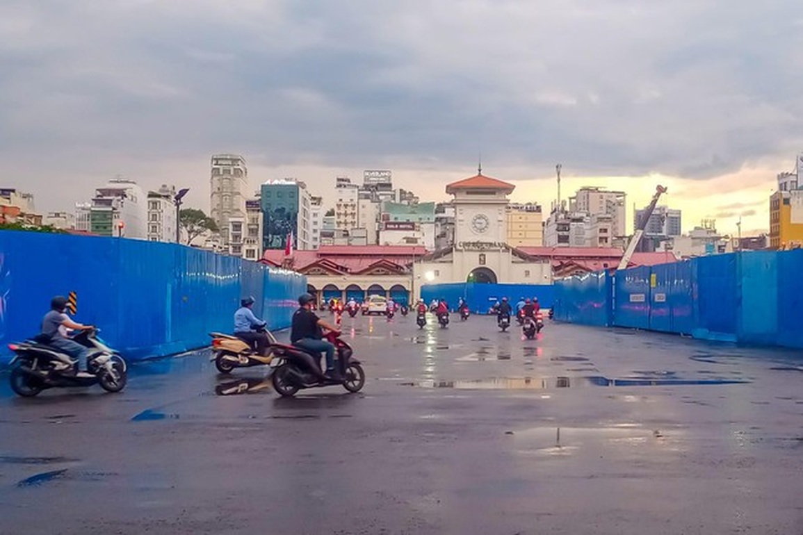 Tiểu thương chợ Bến Thành đóng cửa sạp hàng vì đâu? - 4 Tiểu thương chợ Bến Thành đóng cửa sạp hàng vì đâu? - 4