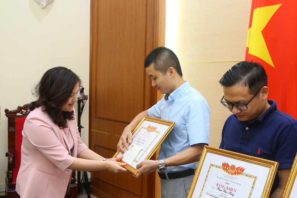 “Nhiều nhà báo đã viết về lĩnh vực an sinh từ trái tim của mình” - 3 “Nhiều nhà báo đã viết về lĩnh vực an sinh từ trái tim của mình” - 3