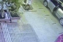 Tên cướp bịt mặt đi ô tô, cướp tiệm vàng ở Hà Tĩnh trong đêm