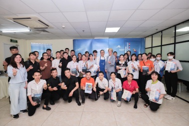 Hơn 180 học viên được cấp chứng chỉ hoàn thành khóa học của Học viện Cá hồi Na Uy