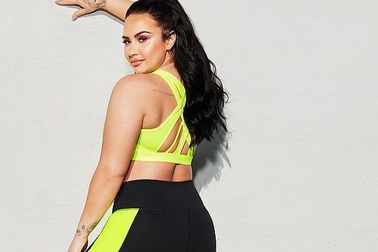 Demi Lovato khoe dáng nảy nở quảng cáo bộ sưu tập mới