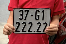 Mua xe tặng vợ, người đàn ông Nghệ An bấm trúng biển ngũ quý 2