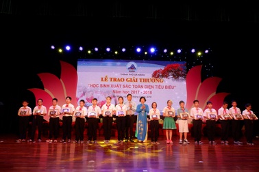 Đà Nẵng vinh danh học sinh xuất sắc