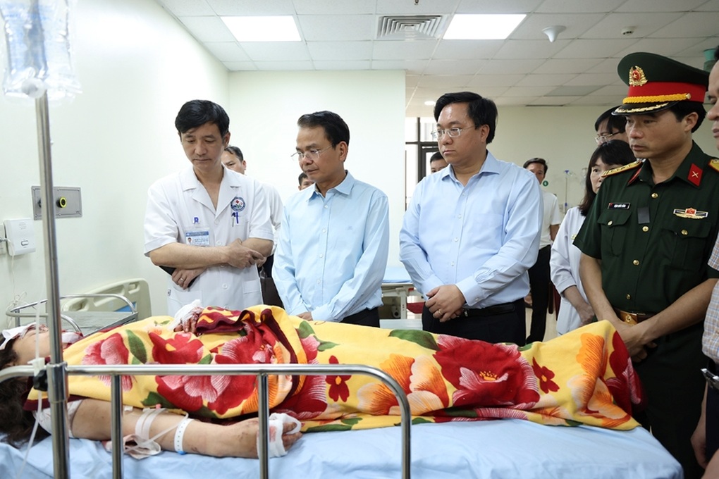 Vụ lật ô tô khách trên đèo Tam Đảo: 3 người tử vong - 3 Vụ lật ô tô khách trên đèo Tam Đảo: 3 người tử vong - 3