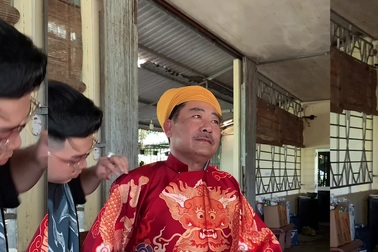 Chàng trai chụp ảnh cho cha mẹ