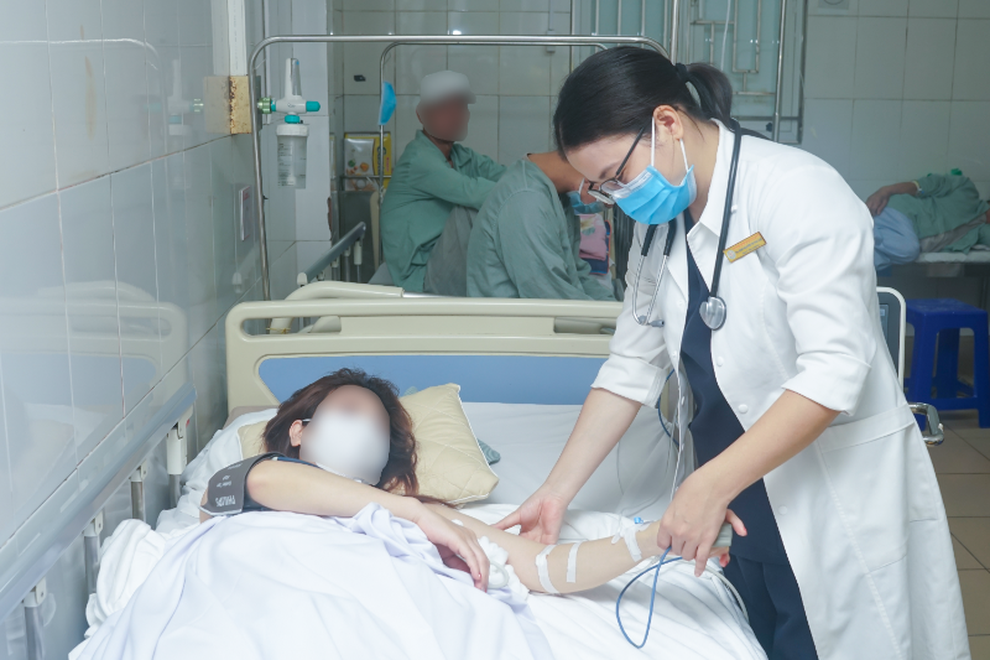 Hà Nội: Chi 50 triệu tiêm làm trắng da, người phụ nữ sốc phản vệ nguy kịch - 1 Hà Nội: Chi 50 triệu tiêm làm trắng da, người phụ nữ sốc phản vệ nguy kịch - 1