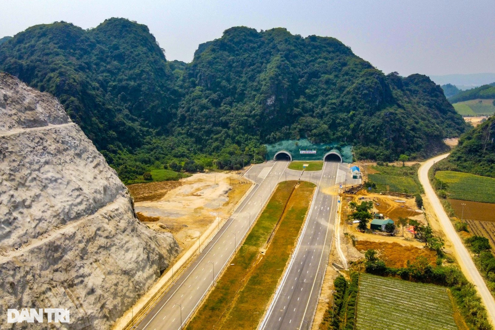 Cao tốc đoạn Ninh Bình - Thanh Hóa gấp rút về đích dịp 30/4 - 8 Cao tốc đoạn Ninh Bình - Thanh Hóa gấp rút về đích dịp 30/4 - 8