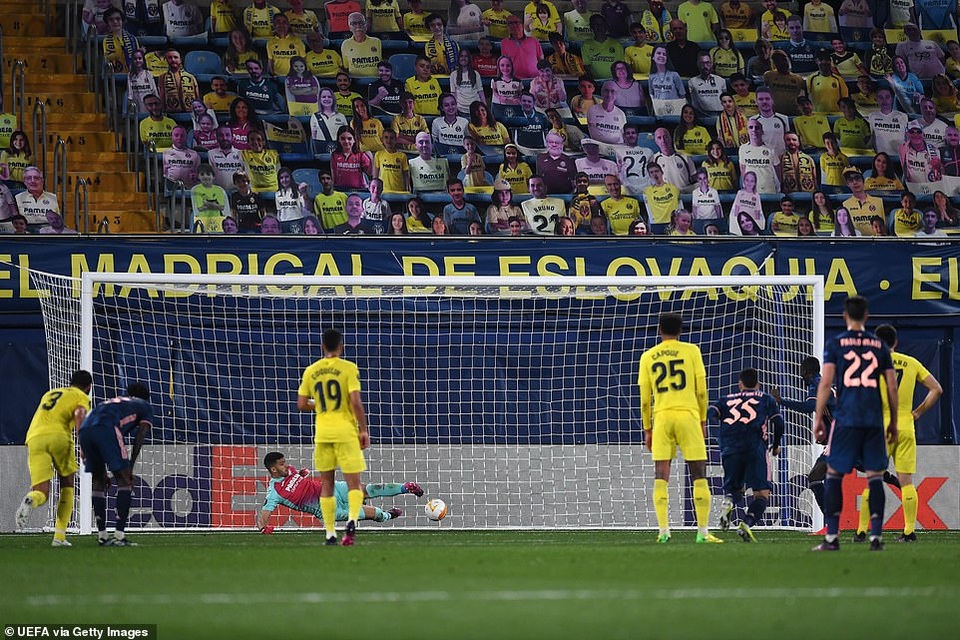 Arsenal gục ngã trước Villarreal trong trận cầu mưa thẻ phạt - 14 Arsenal gục ngã trước Villarreal trong trận cầu mưa thẻ phạt - 14