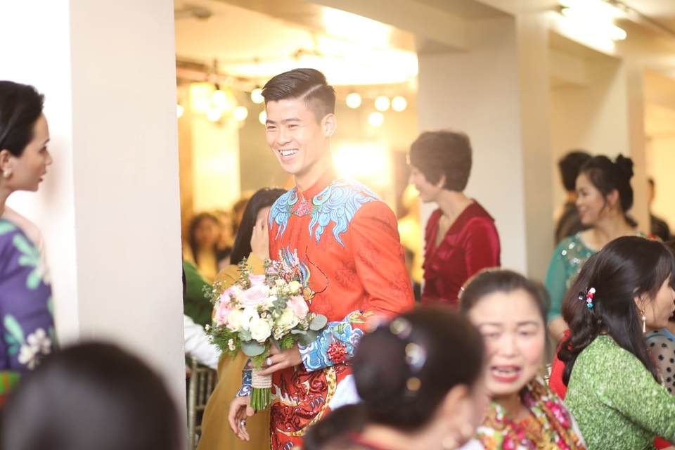 Cầu thủ Duy Mạnh và bạn gái nhà giàu làm lễ ăn hỏi, xôn xao cả phố Xã Đàn - 6 Cầu thủ Duy Mạnh và bạn gái nhà giàu làm lễ ăn hỏi, xôn xao cả phố Xã Đàn - 6