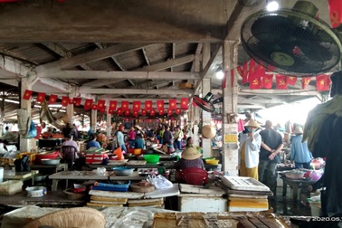 Buôn bán ế ẩm nhiều chủ hàng thịt lợn đành “treo quầy”