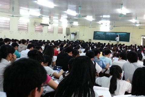 Lò luyện thi bất ngờ “nóng” trở lại