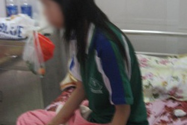 Nổ lựu đạn trong sân trường, 2 học sinh bị thương     