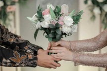 Nghề làm vợ hờ thời vụ cho khách du lịch nước ngoài để mưu sinh