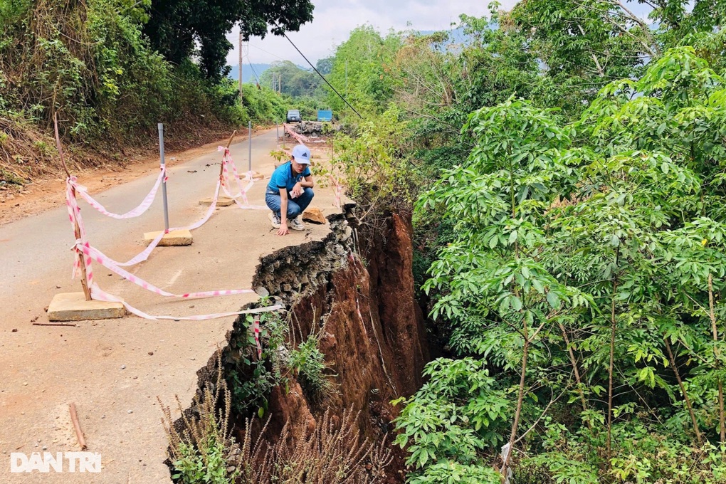 Đường bị xẻ đôi nhiều năm chưa được khắc phục - 3 Đường bị xẻ đôi nhiều năm chưa được khắc phục - 3