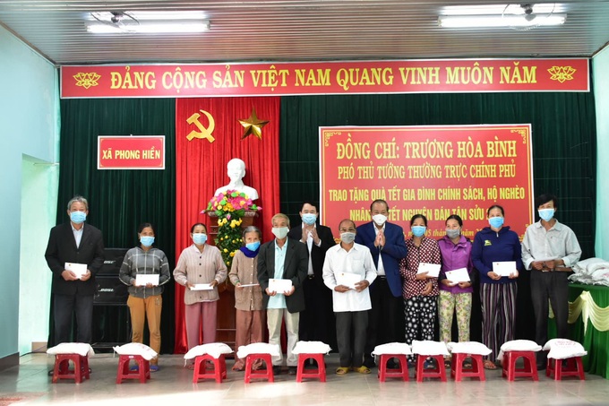 Phó Thủ tướng Thường trực Trương Hoà Bình thăm, tặng quà Tết người nghèo tại Thừa Thiên Huế - Ảnh 1.