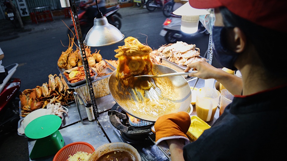 Chạy xe ôm rồi lập tiệm hải sản, cô gái kiếm chục triệu đồng mỗi tháng - 6 Chạy xe ôm rồi lập tiệm hải sản, cô gái kiếm chục triệu đồng mỗi tháng - 6