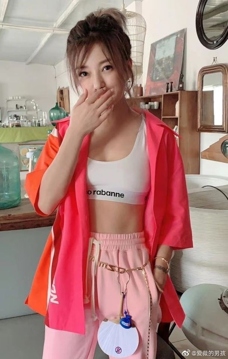 Ngưỡng mộ eo thon săn chắc của “én nhỏ” Triệu Vy - 1 Ngưỡng mộ eo thon săn chắc của “én nhỏ” Triệu Vy - 1