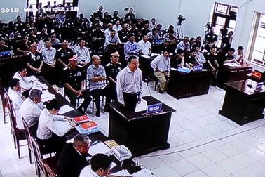 Xử vụ “Út trọc”: Ai ký hợp đồng giả mạo trước?