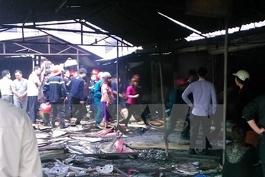 Hóa vàng cháy rụi cả chợ